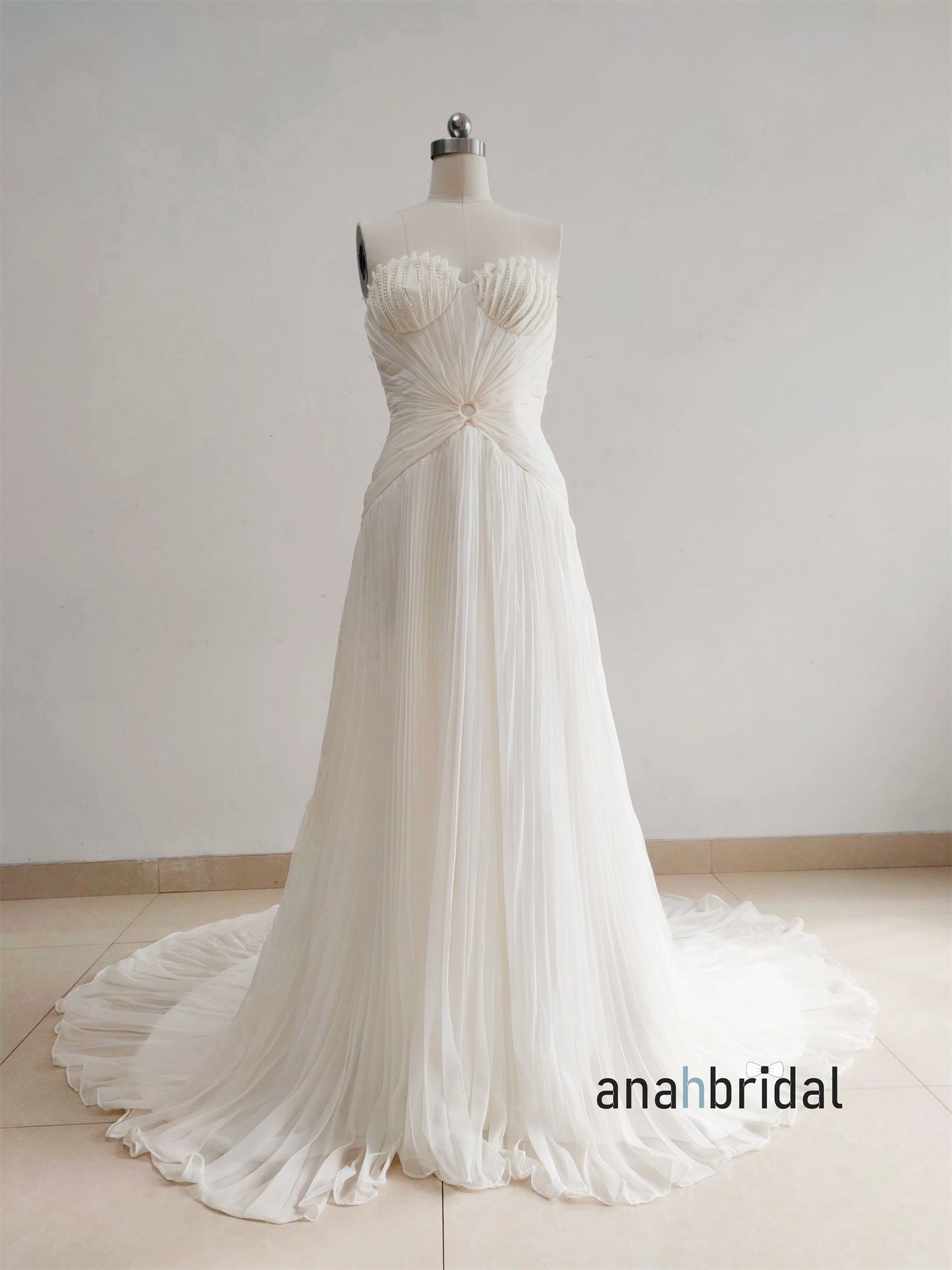 Strapless Sweetheart Luxury Wedding Dress